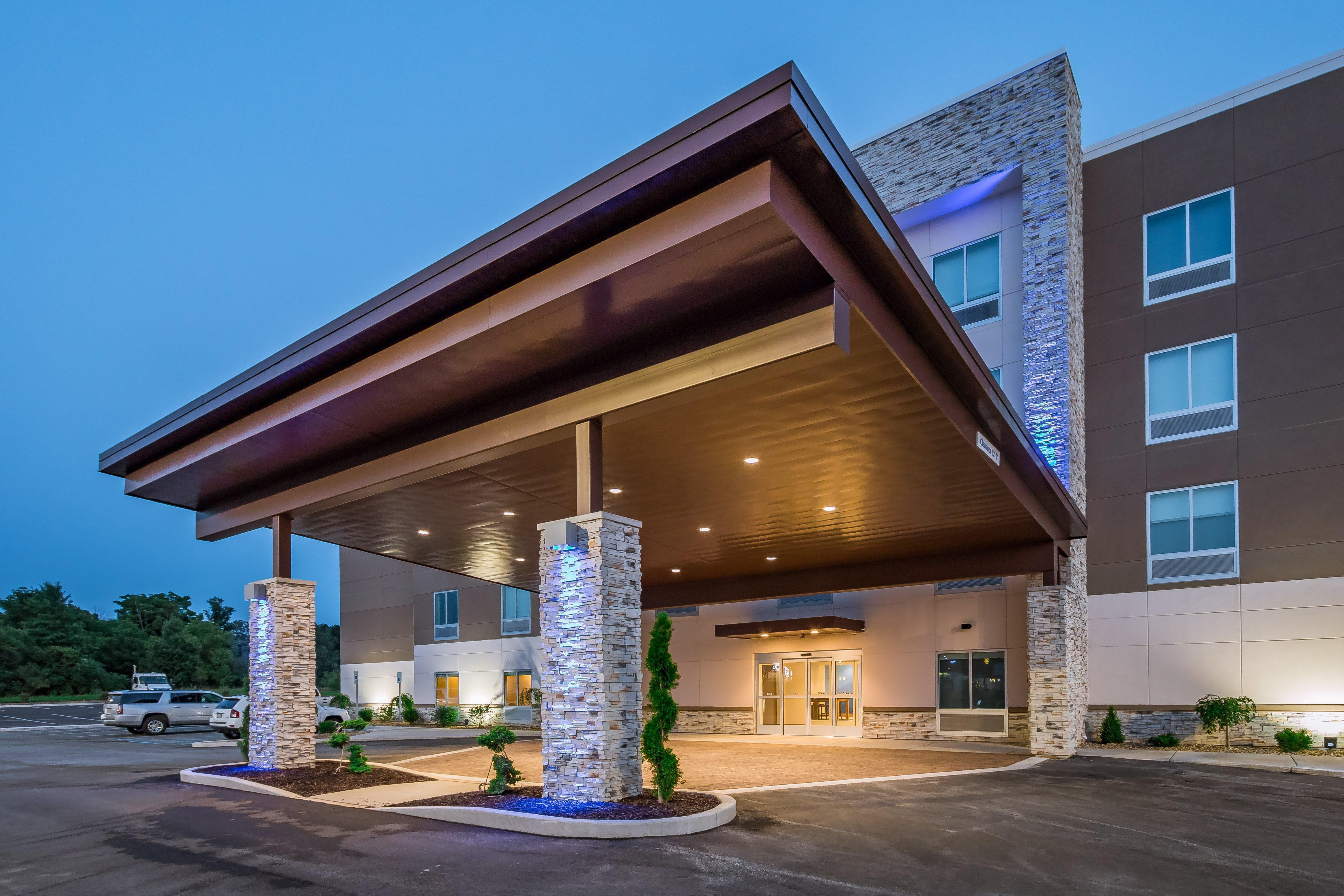 Hotel Express & Suites- Casino By Ihg