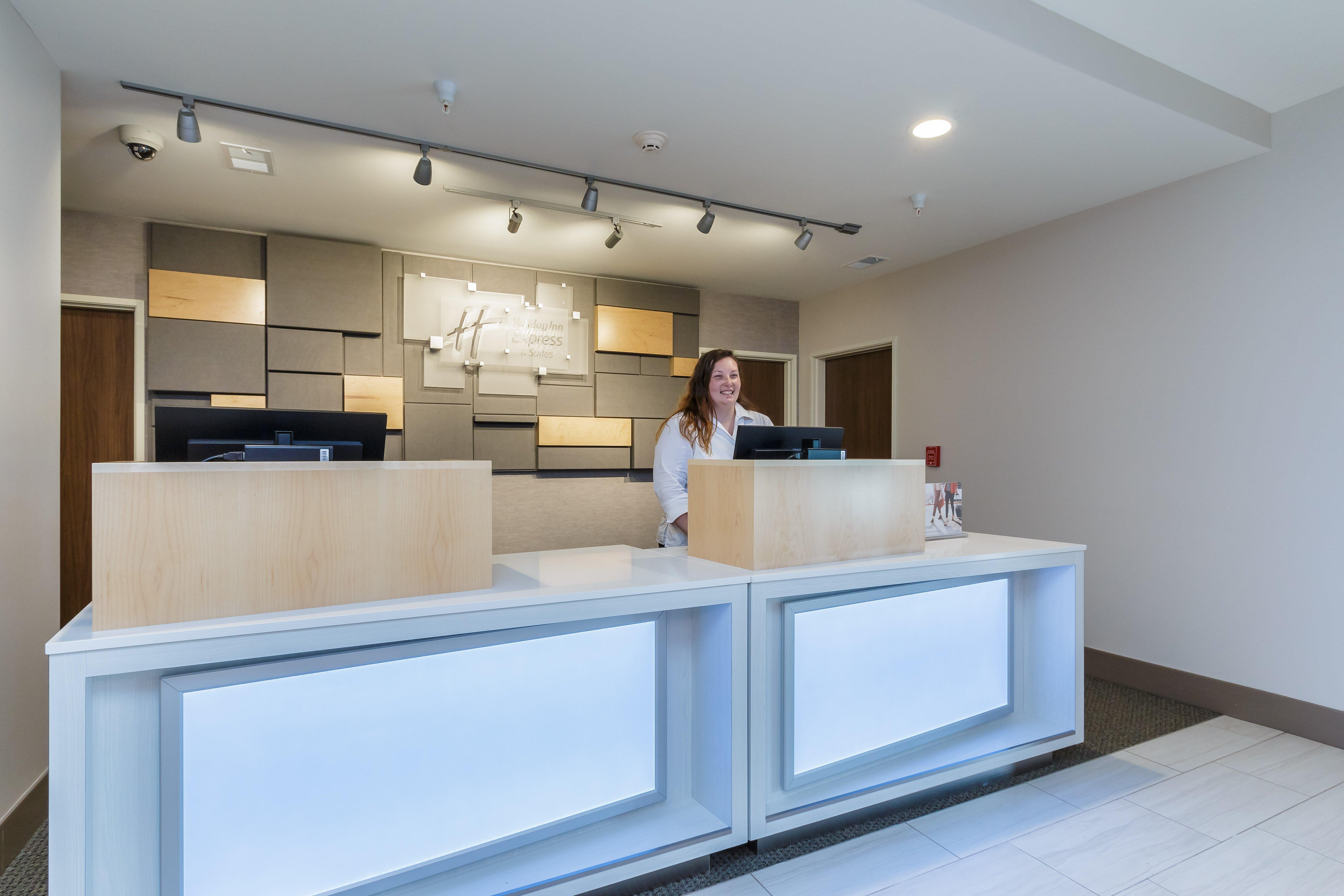 Express & Suites- Casino By Ihg Hotel