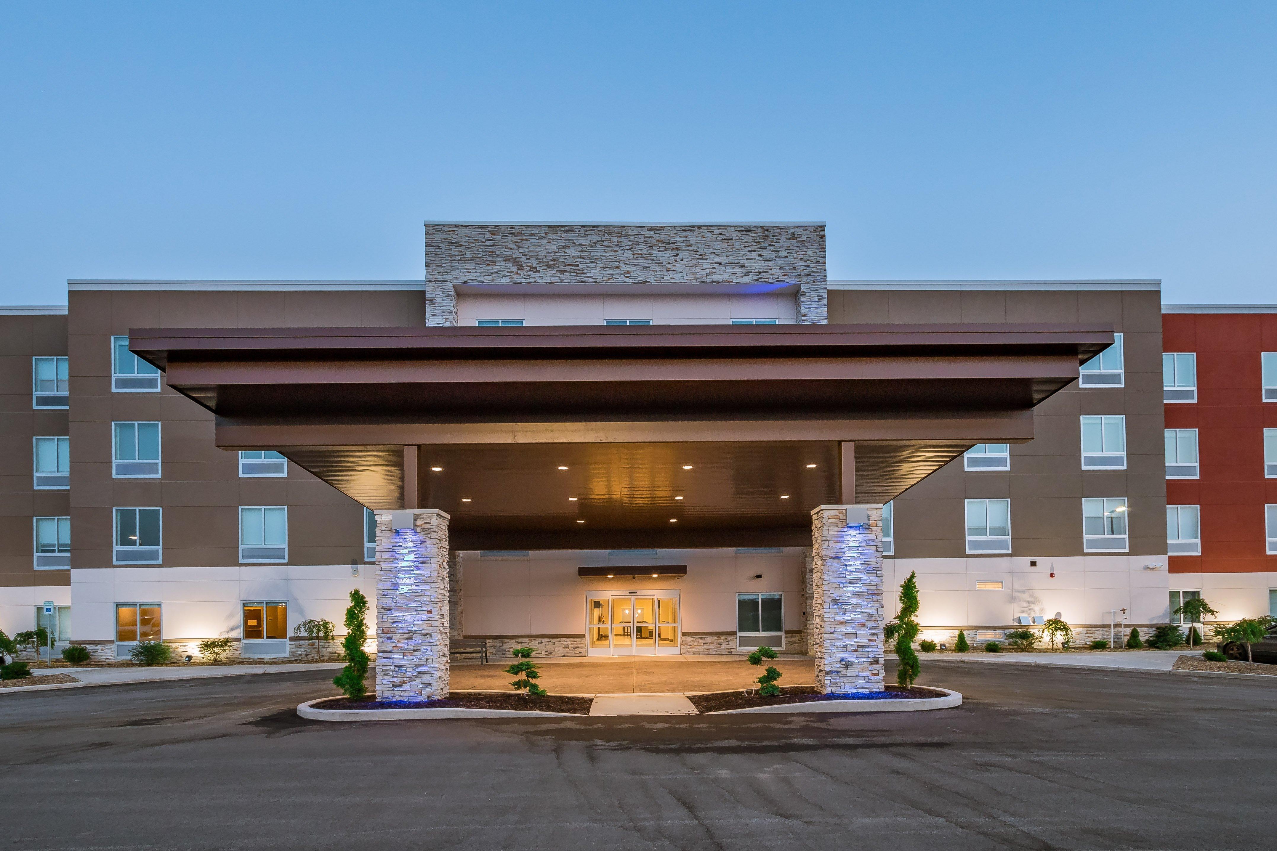Hotel Express & Suites- Casino By Ihg South Bend